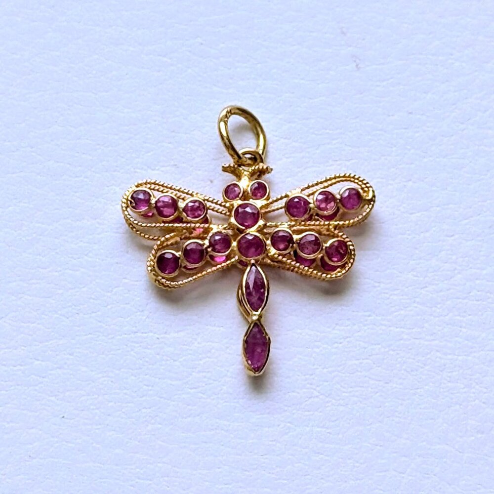 Vintage Solid 18K Yellow Gold Red Ruby Cluster Two Sided Dragonfly Pendant Charm
